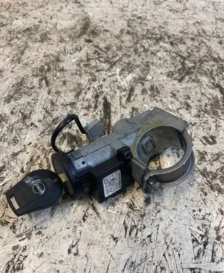 Nissan Juke I F15 Ignition lock