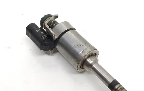 Ford Focus Fuel injector DM5G9F593AA 0261500221