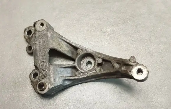 Peugeot 508 A/C compressor mount bracket 758078180