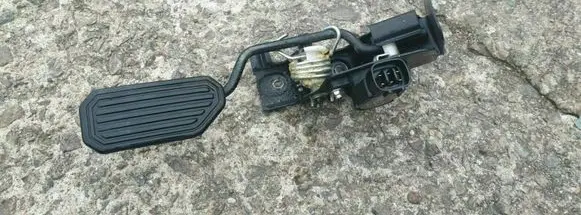 Toyota Avensis T250 Accelerator throttle pedal 8928152011