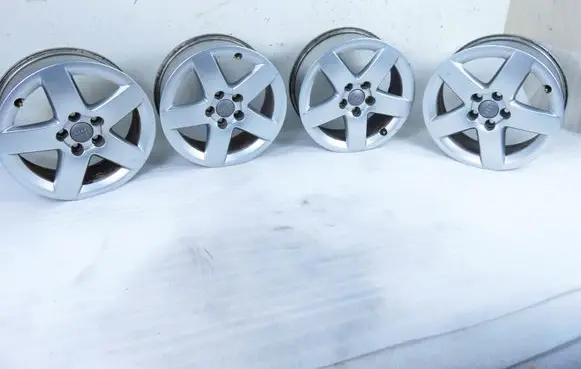 Audi A2 R17 alloy rim 8L0601025P