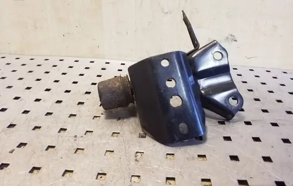 Toyota Auris 150 Engine mounting bracket