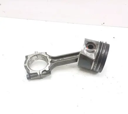 Nissan Navara D40 Piston with connecting rod