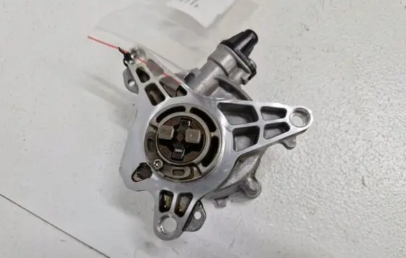 Fiat 500X Vacuum pump