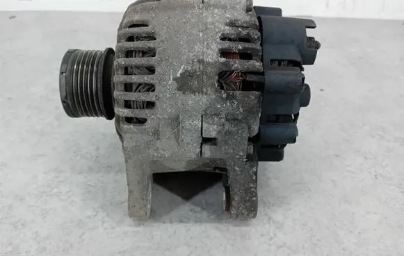 Renault Megane II Generator/alternator 8200410681B