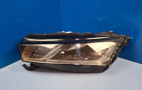 Skoda Octavia Mk4 Headlight/headlamp 5E4941015A 030111823300