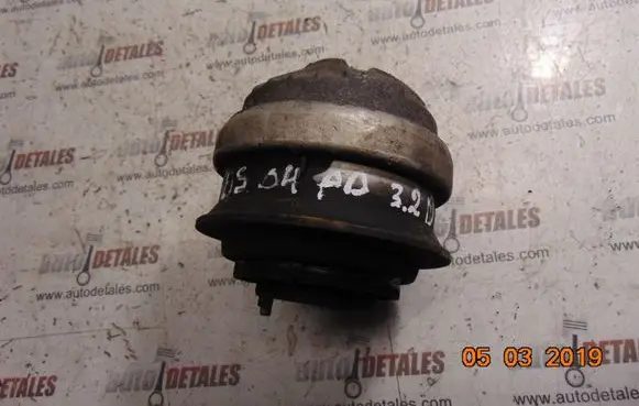 Mercedes-Benz S W220 Engine mount bracket