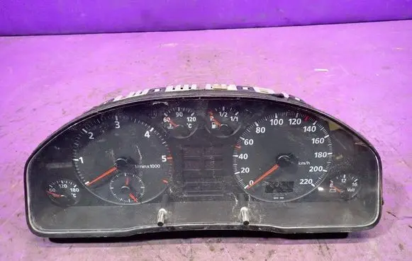 Audi A4 S4 B5 8D Speedometer (instrument cluster) 