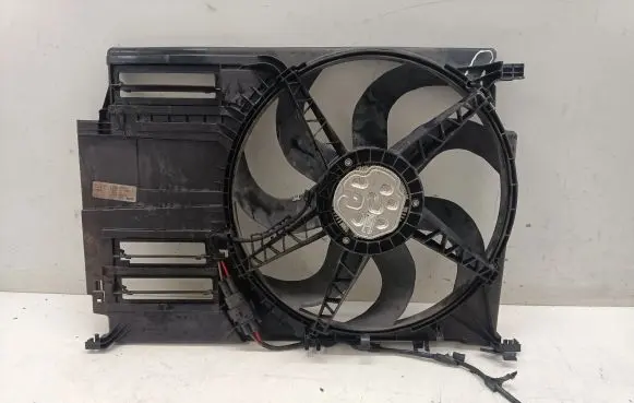 BMW 2 F46 Radiator cooling fan shroud 7617608 7636069