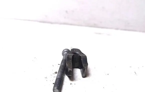 Mercedes-Benz GLK (X204) Fuel Injector clamp holder A6510160238