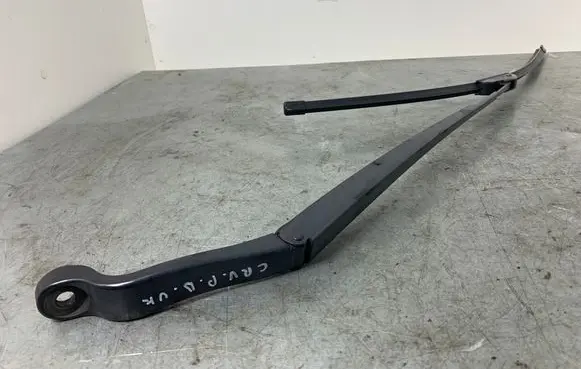 Honda CR-V Front wiper blade arm