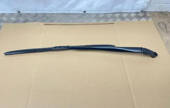 Toyota Auris E180 Front wiper blade arm L65T5752 J07S