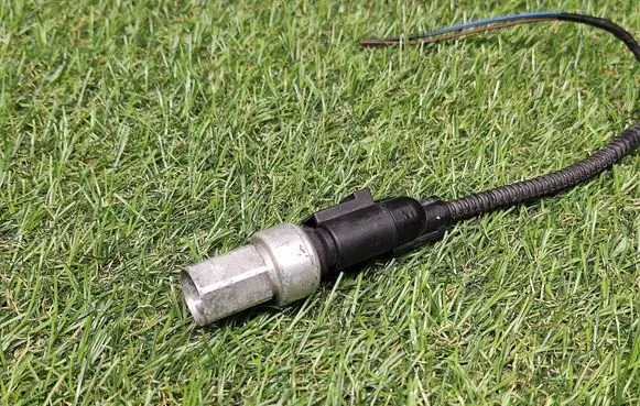 Volkswagen Jetta VI Air conditioning (A/C) pressure sensor 1K0959126D