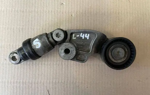 Mazda CX-5 Generator/alternator belt tensioner