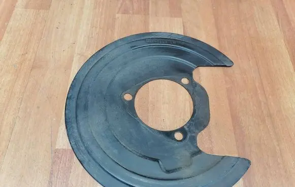 Opel Insignia B Rear brake disc plate dust cover 84145653 YR00078480