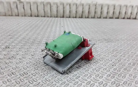 Volkswagen PASSAT B5.5 Heater blower motor/fan resistor 8D0959263