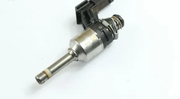 Volkswagen Golf VI Fuel injector 03F906036B