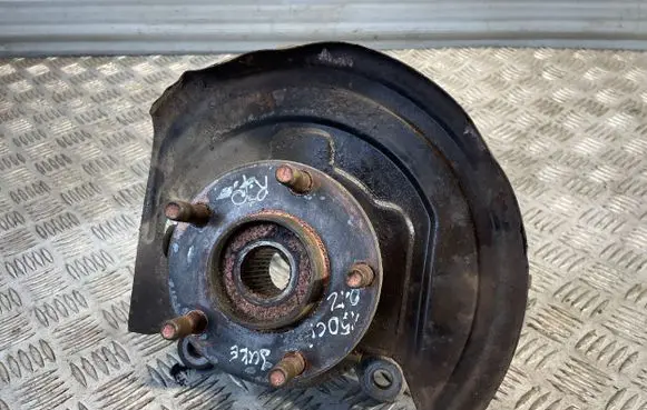 Nissan Juke I F15 Front wheel hub spindle knuckle