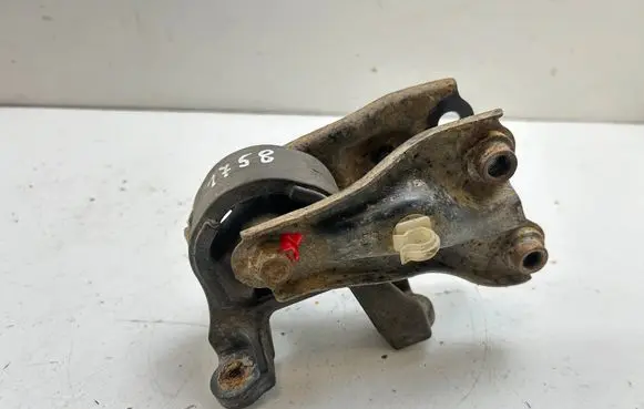 Honda CR-V Engine mount bracket 