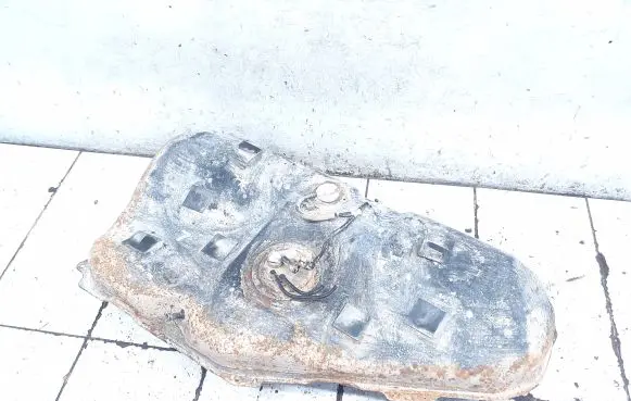 Toyota Corolla Verso E121 Fuel tank 