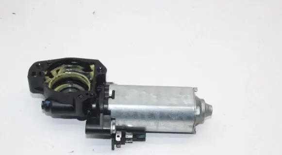 Mercedes-Benz E W212 Seat adjustment motor P10848401