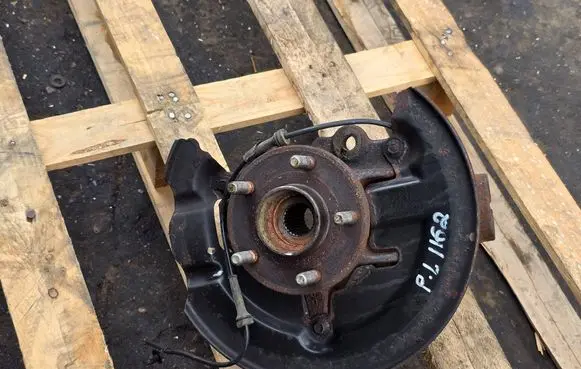 Front wheel hub