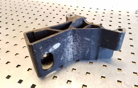 Volvo V70 Engine mounting bracket 8684381