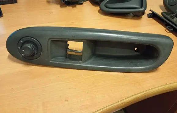 Renault Clio II Wing mirror switch 820084008 8200084003