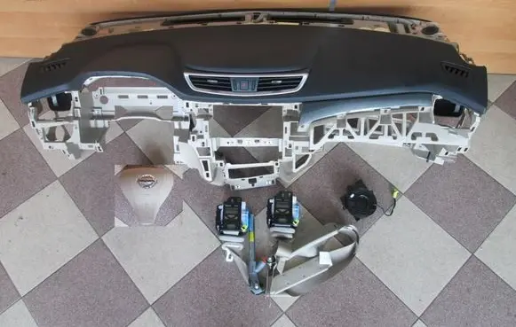 Nissan Qashqai Radio/GPS head unit trim