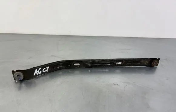 Fuel tank mounting bracket