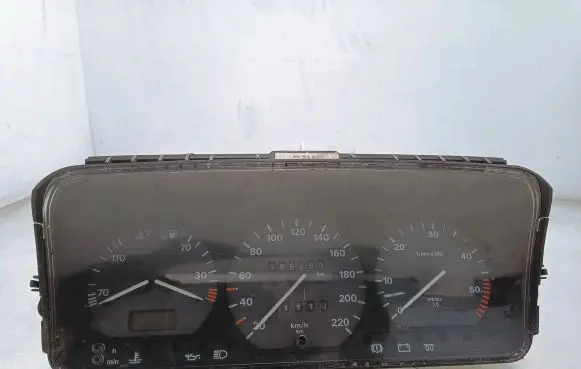 Volkswagen PASSAT B4 Speedometer (instrument cluster) 3A0919033B