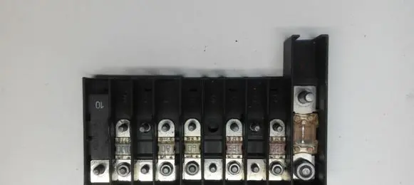 Volkswagen Transporter - Caravelle T5 Fuse module 7H0937550