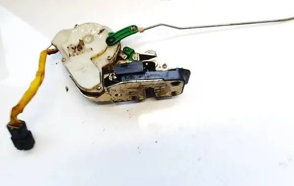 KIA Carens I Rear door lock