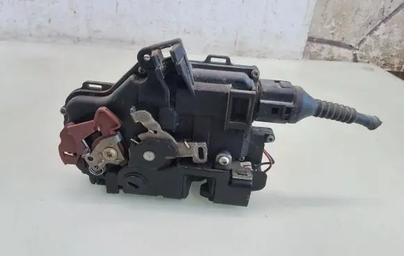 Audi A4 S4 B6 8E 8H Rear door lock 8E0839015