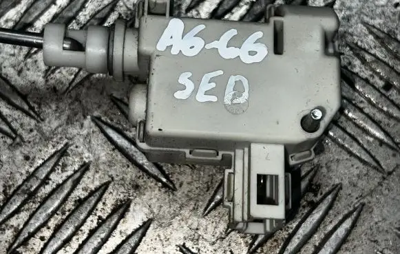 Audi A6 S6 C6 4F Central locking motor 3B0959781 4F0862153 0031N06871
