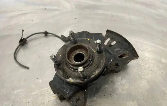 Hyundai i20 (PB PBT) Front wheel hub spindle knuckle