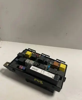 Opel Zafira B Fuse module 13206746