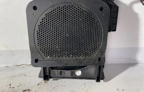 BMW 5 F10 F11 Parcel shelf speaker 18FEB11 9195199 16014910