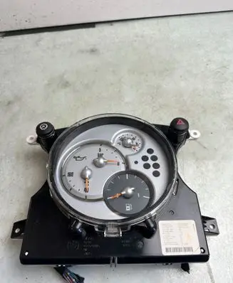 Mini One - Cooper R50 - 53 Speedometer (instrument cluster) 67379411 6211