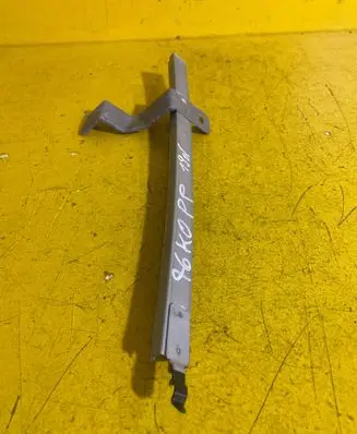 Nissan Qashqai Sliding door middle roller runner 