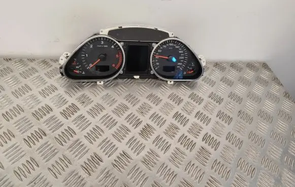 Audi Q7 4L Speedometer (instrument cluster) 4L0920931E