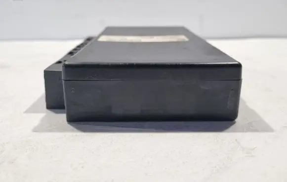 BMW 3 E90 E91 Air suspension control unit module (rear) 0694751 81533 61359176041