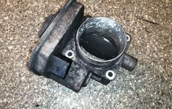 Volkswagen Golf IV Throttle valve 038128063C