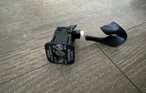 Lexus LBX Passenger airbag on/off switch ASF