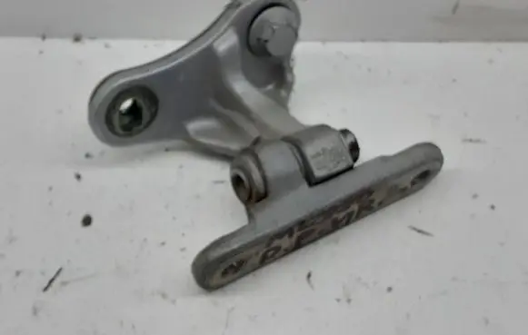 Mercedes-Benz ML W164 Front door upper hinge