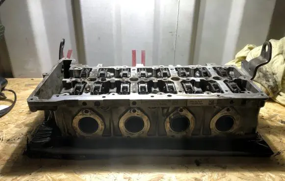 BMW 3 E90 E91 Engine head 779767606 08020200430
