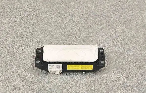 Volkswagen Tiguan Passenger airbag 5NA880204F
