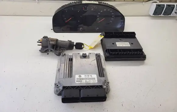 Volkswagen Transporter - Caravelle T5 Engine ECU kit and lock set 070906016 1039S05338 0281010732