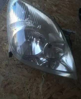 Toyota Corolla Verso E121 Headlight/headlamp UPM60GF20 1YX PBTM20
