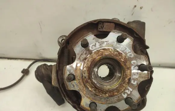 Mitsubishi Pajero Rear wheel hub